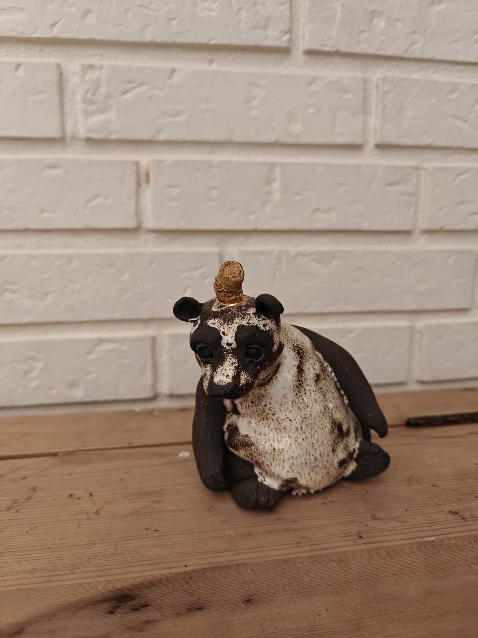 King of trash 2017
12,5 cm høj
Stentøjsler med guld
1800 kr