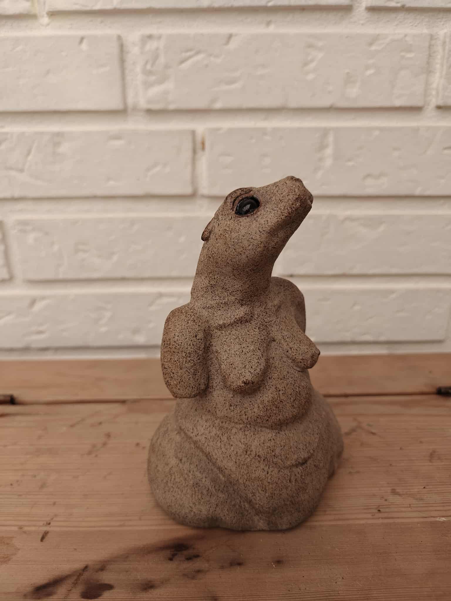 Sæl torso. 2018
17 cm høj.
Stentøjsler
1800 kr