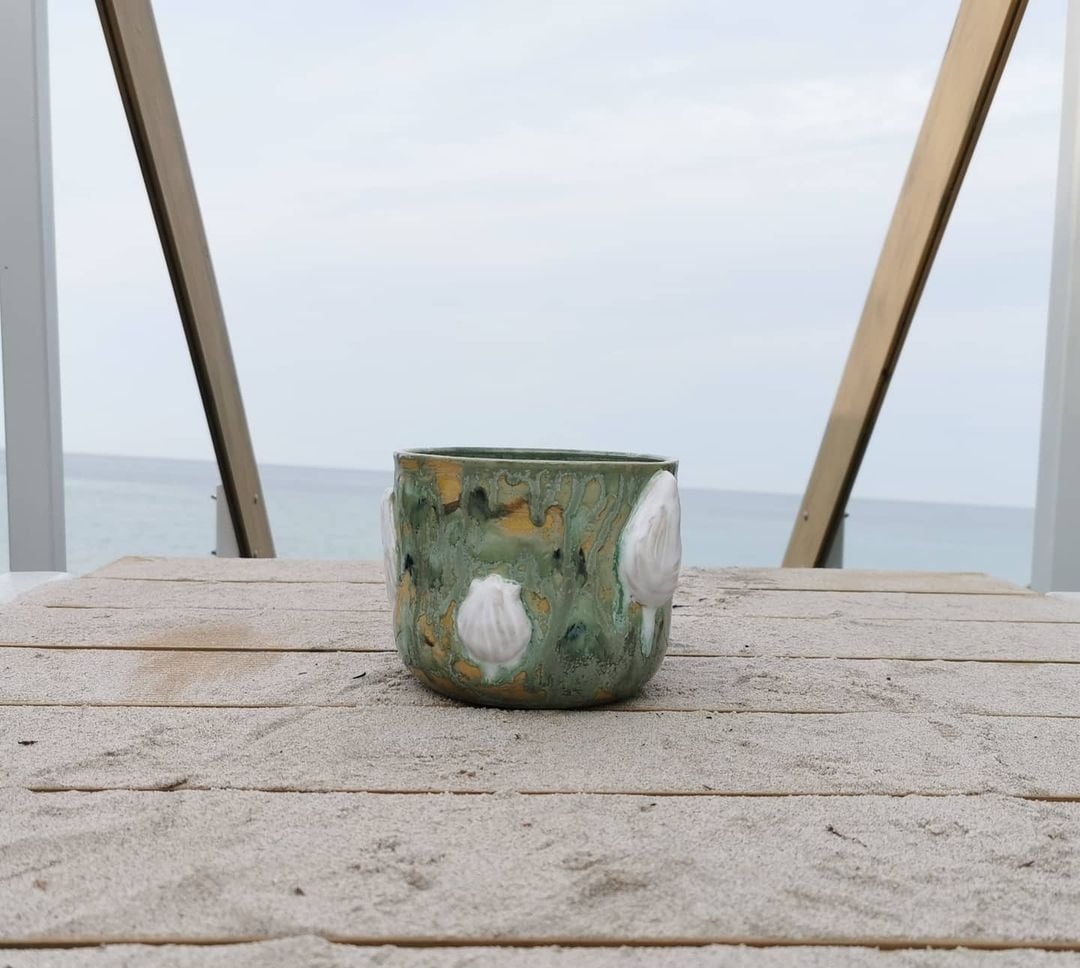 Muslingevase 2019 - stentøjsler 
14,5 cm bred og 12 cm høj 
1000 kr.